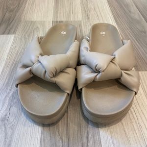 HM slide sandals